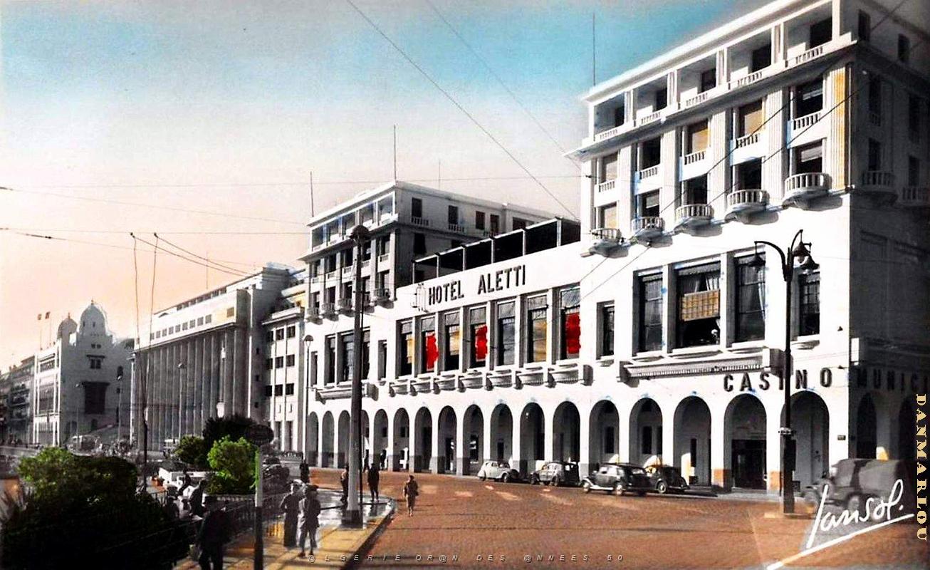 Alger - Hotel Aletti et Mairie.jpg